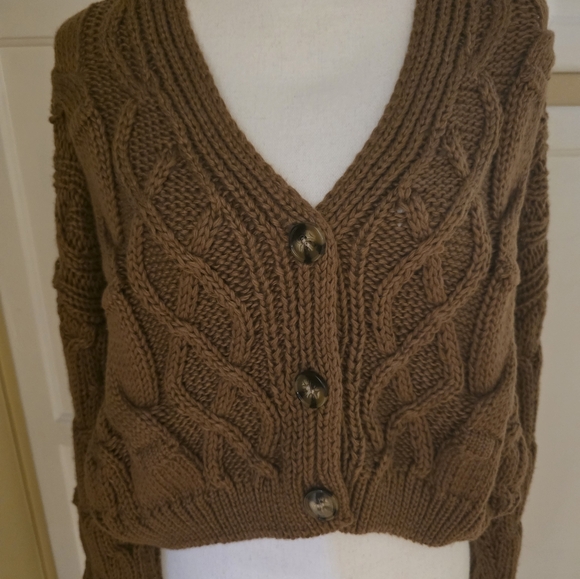 HYFVE Women's Cozy Brown Cable Knit Cropped Sweater - Picture 15 of 16